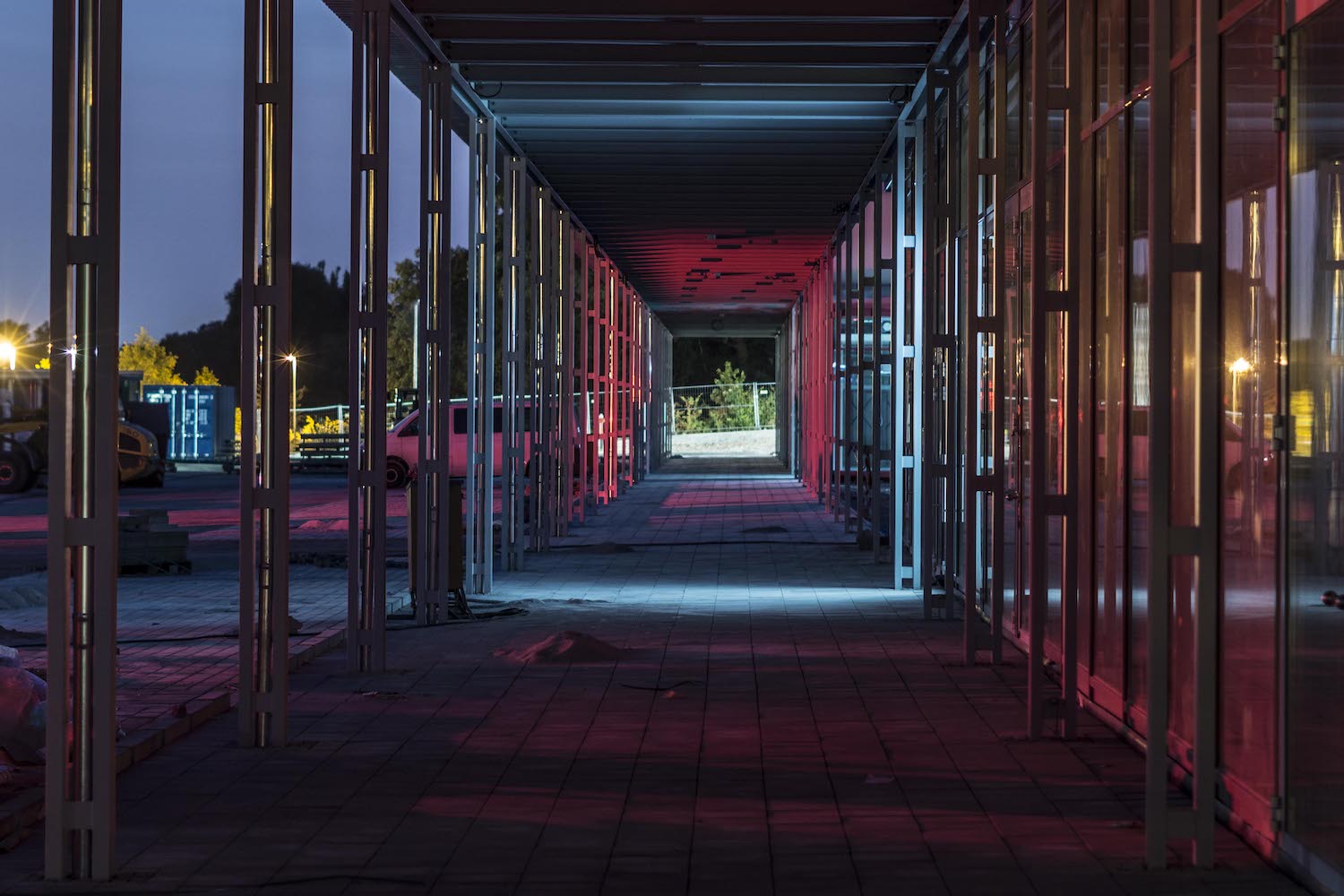Stahlkonstruktion bei Nacht